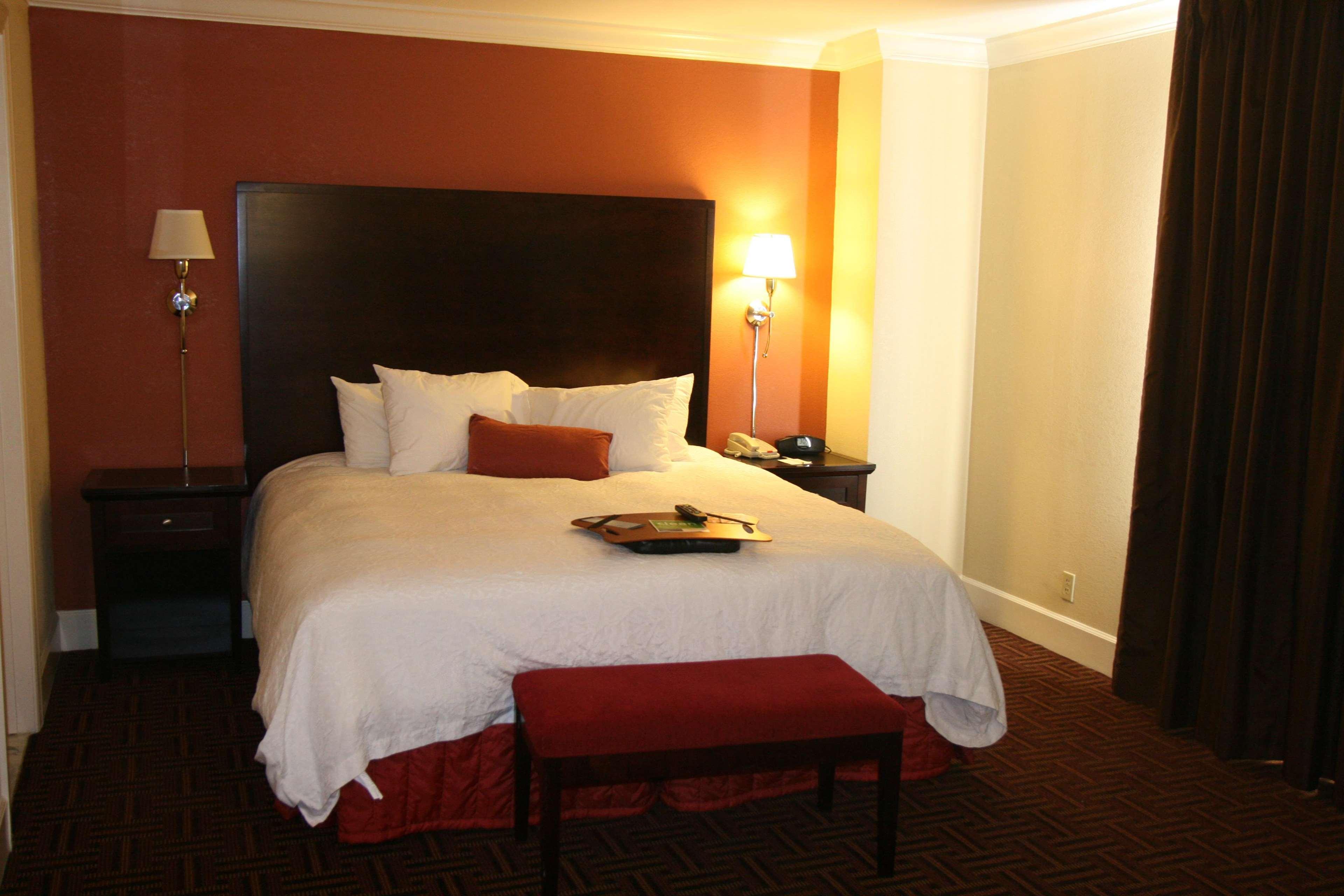 Hampton Inn & Suites Stamford Pokoj fotografie