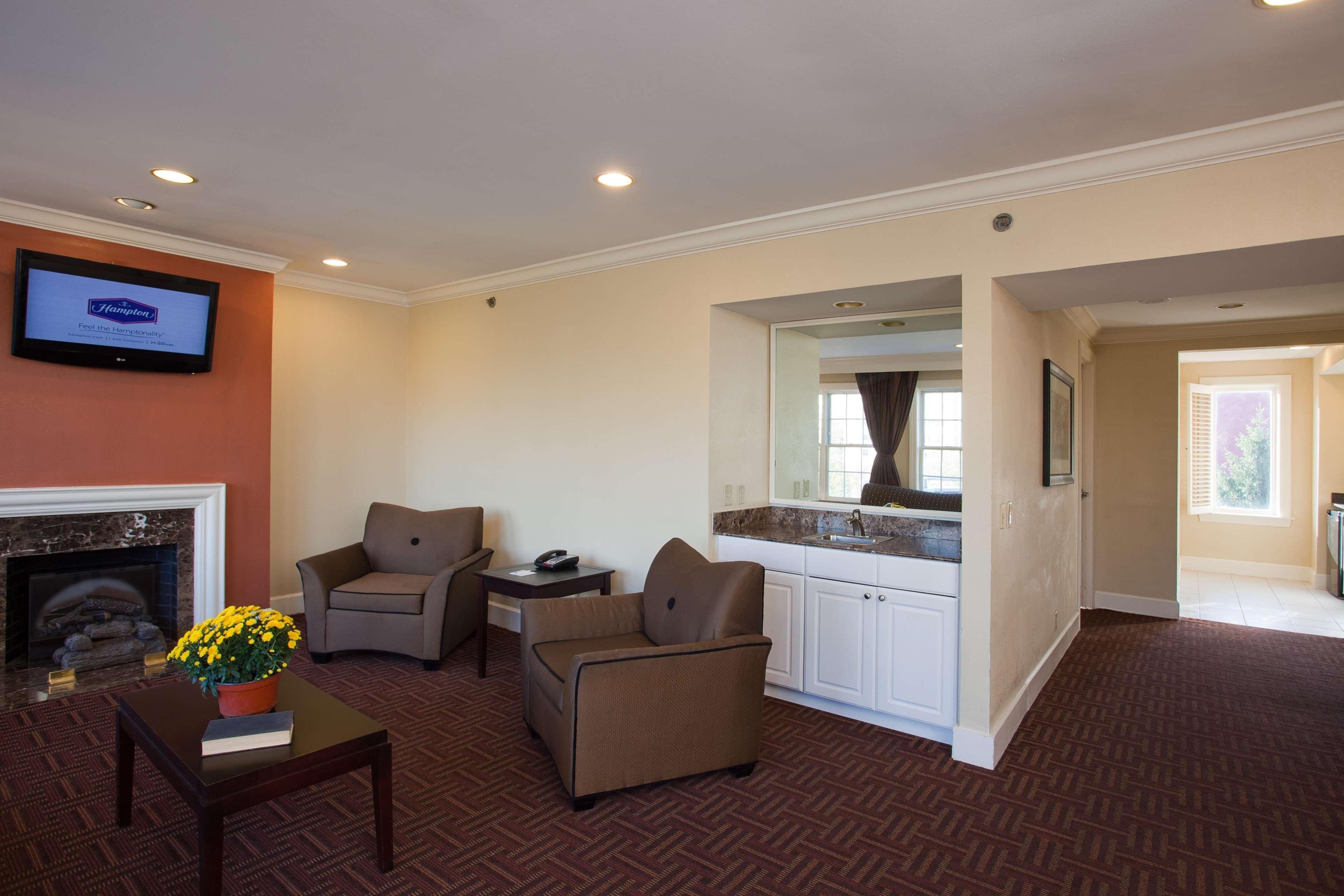 Hampton Inn & Suites Stamford Exteriér fotografie