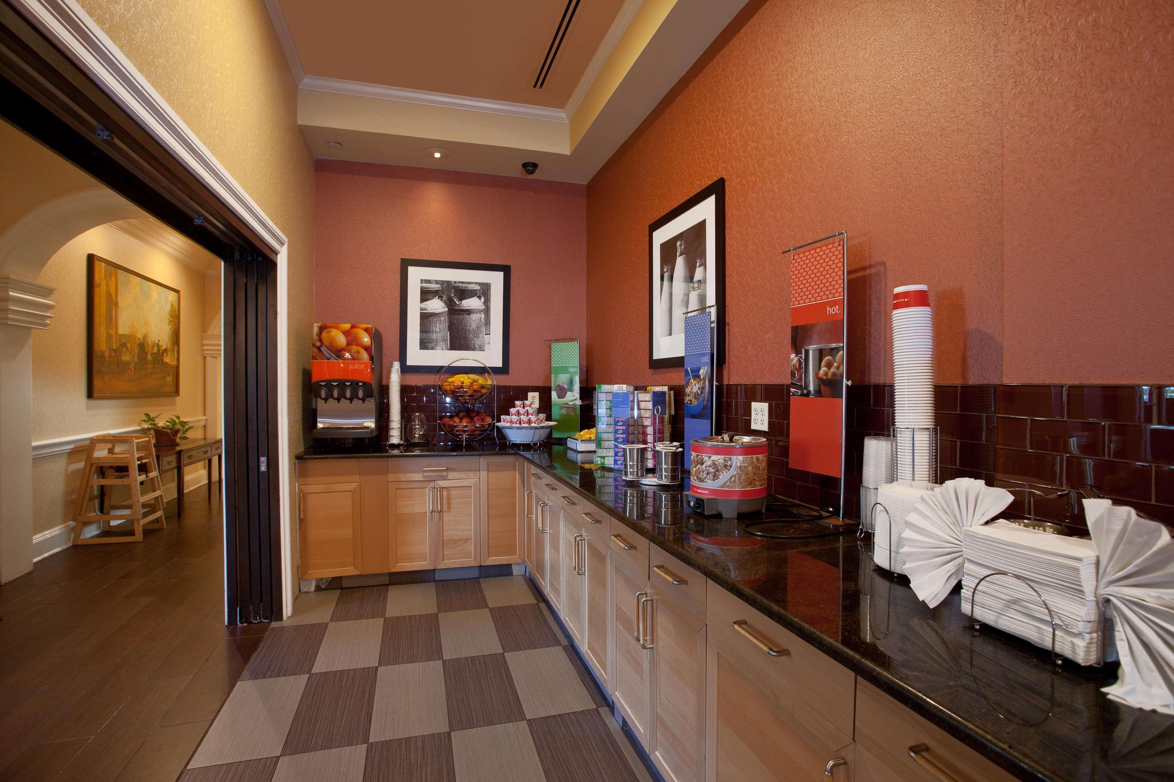 Hampton Inn & Suites Stamford Exteriér fotografie